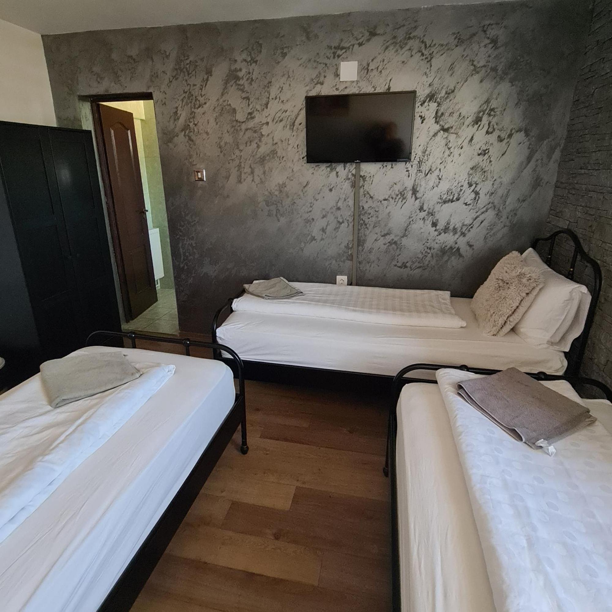Vila Estera Therme Balotesti Exteriör bild